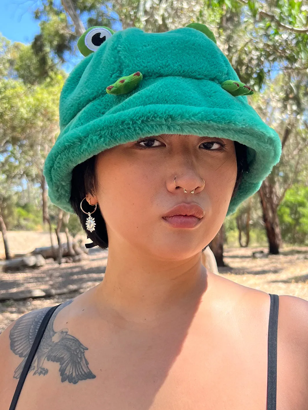 FROGGY FUZZY HAT - GREEN