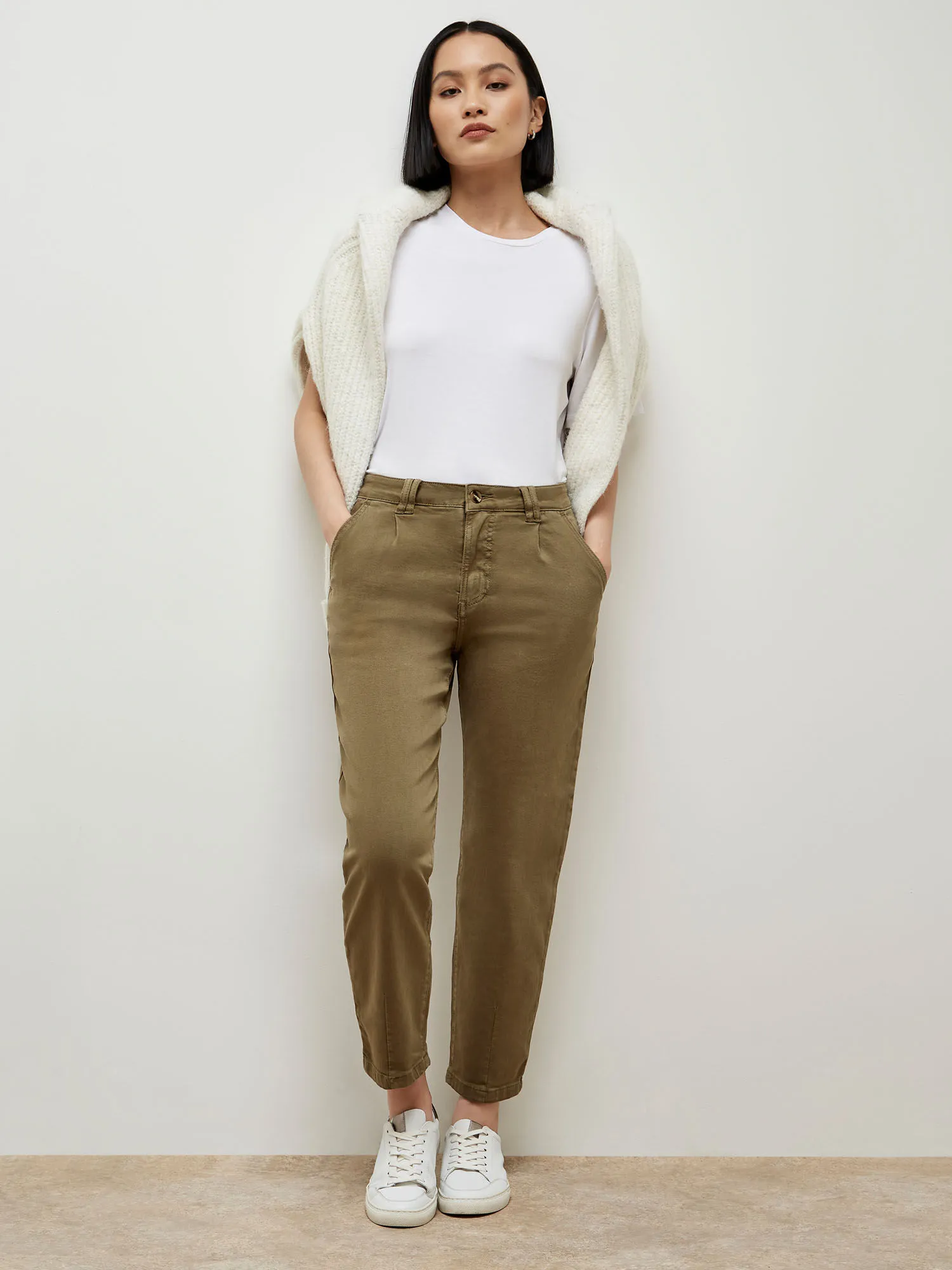 Kasia Chino Mid-Rise Mom Jeans | Apricot Clothing