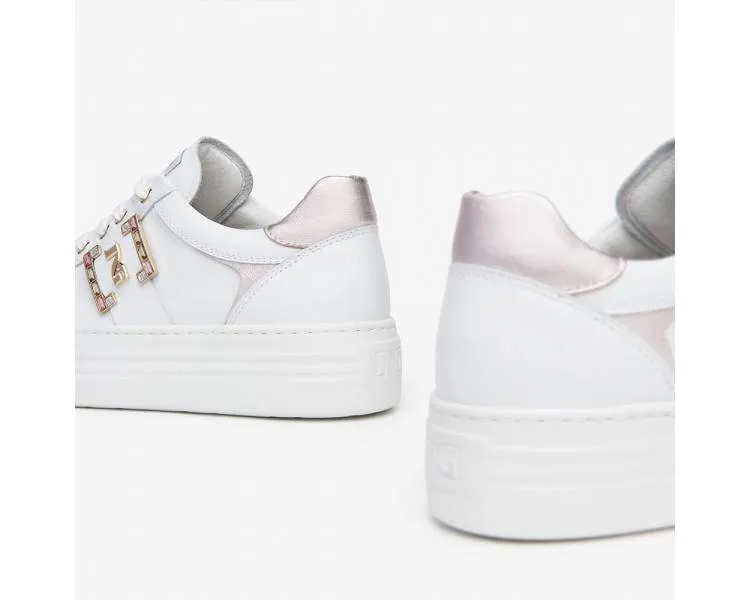 Sneakers NeroGiardini donna con accessorio laterale