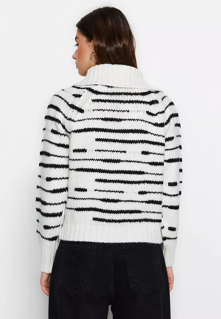 Trendyol Raglan Sleeves Sweater