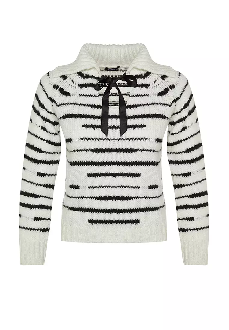 Trendyol Raglan Sleeves Sweater